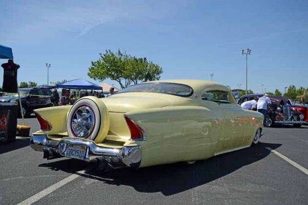 {short description of image}