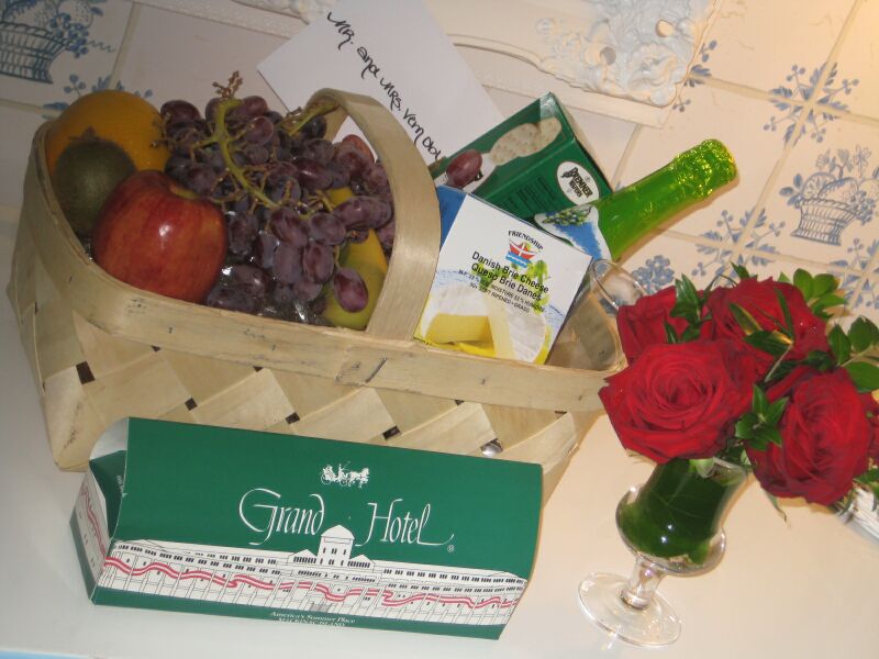 {short description of image}